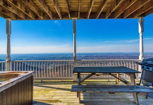 Ruby's Cliffside #125 By Aunt Bug's Cabin Rentals