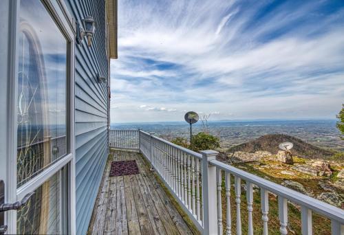 Ruby's Cliffside #125 By Aunt Bug's Cabin Rentals