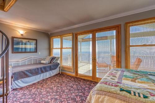 Ruby's Cliffside #125 By Aunt Bug's Cabin Rentals