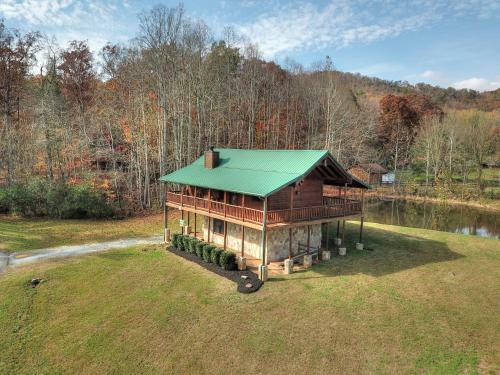 A Fishing Hole #156 By Aunt Bug's Cabin Rentals
