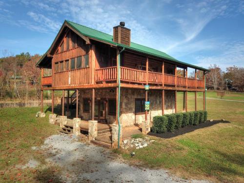 A Fishing Hole #156 By Aunt Bug's Cabin Rentals