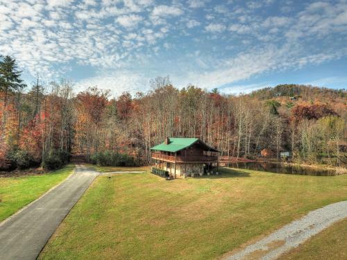 A Fishing Hole #156 By Aunt Bug's Cabin Rentals