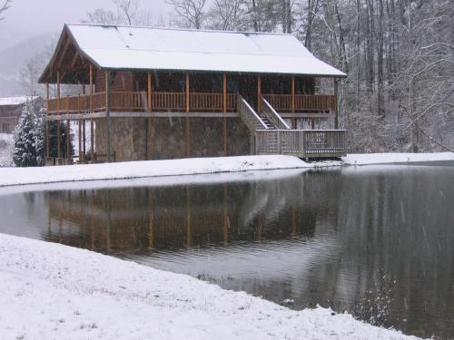 A Fishing Hole #156 By Aunt Bug's Cabin Rentals