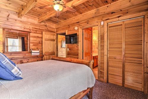 Sevierville Cabin With Deck Near Pigeon Forge!