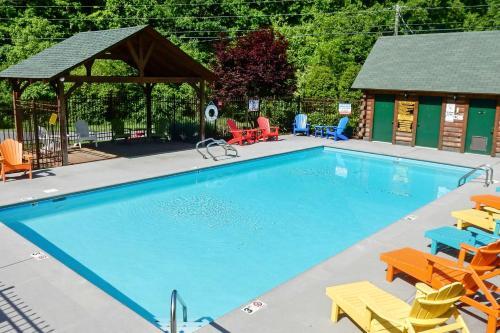 Sevierville Cabin With Deck Near Pigeon Forge!