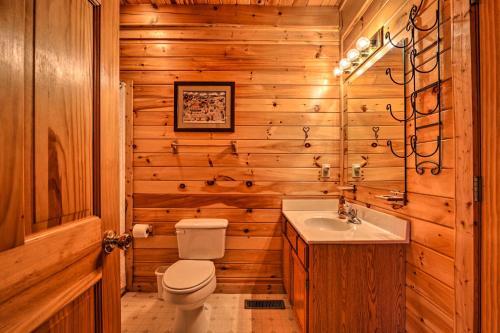 Sevierville Cabin With Deck Near Pigeon Forge!