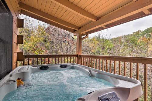 Sevierville Cabin With Deck Near Pigeon Forge!