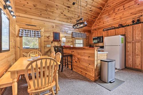 Sevierville Cabin With Deck Near Pigeon Forge!
