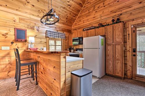 Sevierville Cabin With Deck Near Pigeon Forge!