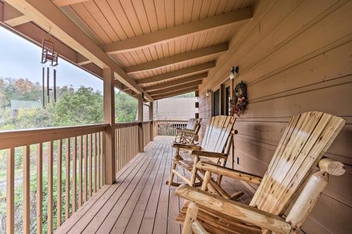 Sevierville Cabin With Deck Near Pigeon Forge!