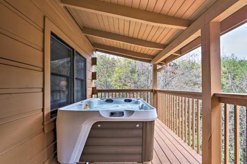 Sevierville Cabin With Deck Near Pigeon Forge!