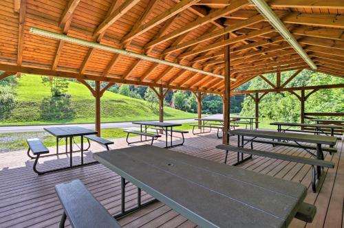 Sevierville Cabin With Deck Near Pigeon Forge!