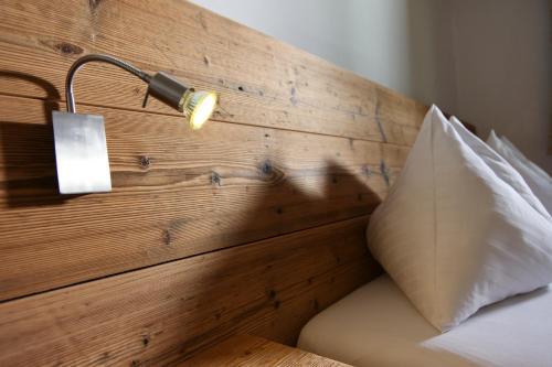 Hostal Gasthof Pension Wei�es R�ssl