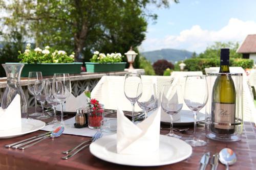 Hostal Gasthof Pension Wei�es R�ssl