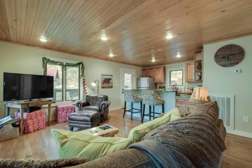 Pigeon River Retreat