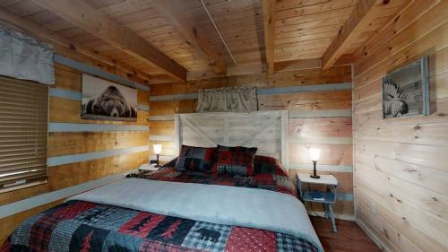 A-bluff & Beyond Cabin
