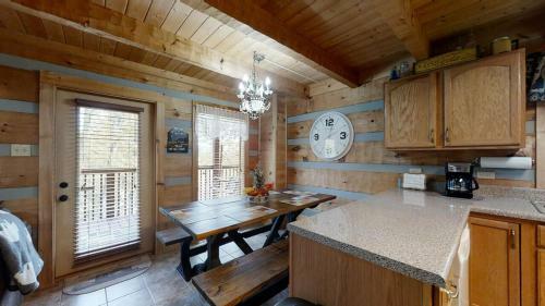A-bluff & Beyond Cabin