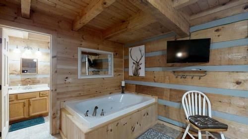 A-bluff & Beyond Cabin