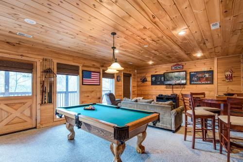 Bear Pause, 4 Bedrooms, Sleeps 10, Pool Table, Wifi, Hot Tub