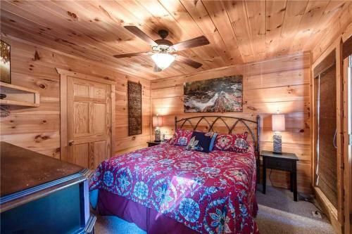 Bear Pause, 4 Bedrooms, Sleeps 10, Pool Table, Wifi, Hot Tub