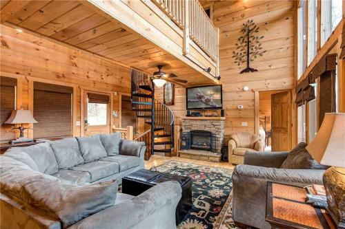 Bear Pause, 4 Bedrooms, Sleeps 10, Pool Table, Wifi, Hot Tub