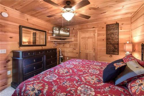 Bear Pause, 4 Bedrooms, Sleeps 10, Pool Table, Wifi, Hot Tub
