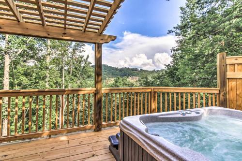 Private Sevierville Cabin With Mountain Views And Loft