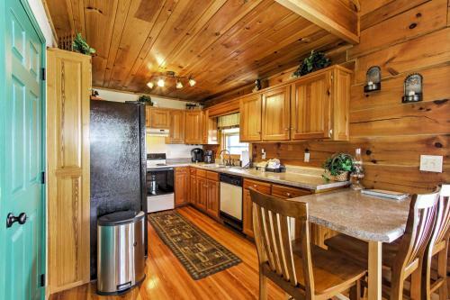 Smokies View Wears Valley Retreat With Mtn Views!