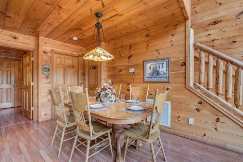 R Bearadise, 2 Bedrooms, Sleeps 8, Screened Deck, Hot Tub, Pool Table