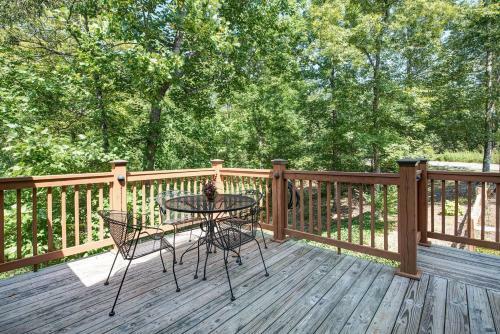 R Bearadise, 2 Bedrooms, Sleeps 8, Screened Deck, Hot Tub, Pool Table