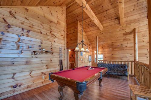 R Bearadise, 2 Bedrooms, Sleeps 8, Screened Deck, Hot Tub, Pool Table