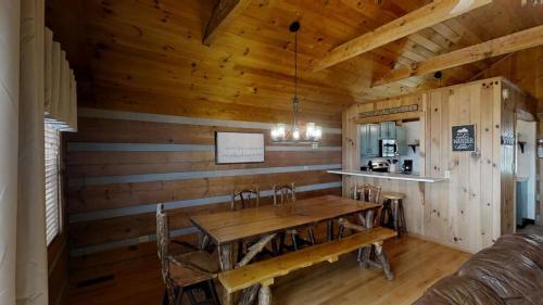 A Bear's Eye View Cabin