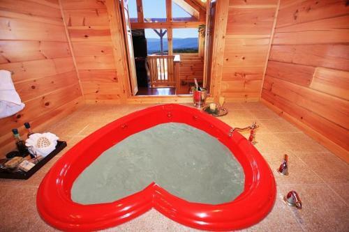 Bear Necessities Cabin In Starrcrest Resort