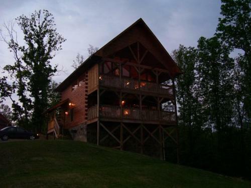 Bear Necessities Cabin In Starrcrest Resort