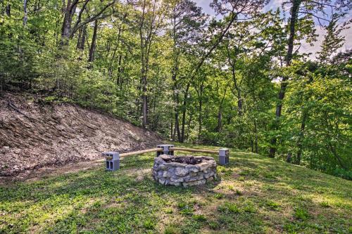 Secluded Cabin With Hot Tub, 3 Mi To Pigeon Forge!