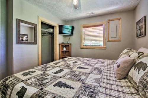 Secluded Cabin With Hot Tub, 3 Mi To Pigeon Forge!