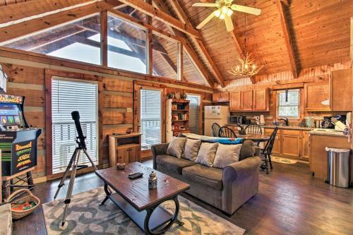 Custom Mtn Cabin With Hot Tub, 7 Mi To Pigeon Forge!