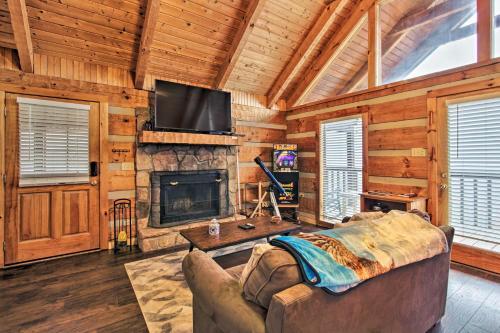 Custom Mtn Cabin With Hot Tub, 7 Mi To Pigeon Forge!