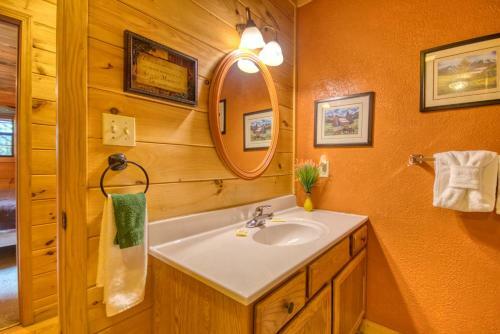 Dream Maker #120 By Aunt Bug's Cabin Rentals