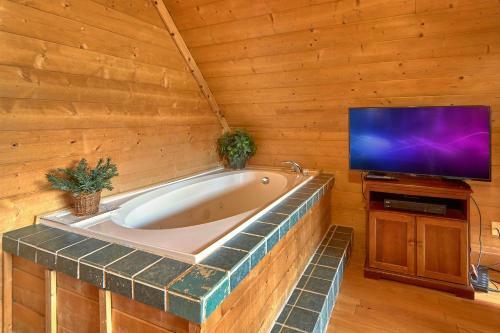 Hidden Romance #1404 By Aunt Bug's Cabin Rentals