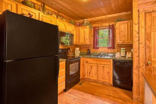 Hidden Romance #1404 By Aunt Bug's Cabin Rentals