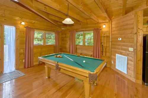 Hidden Romance #1404 By Aunt Bug's Cabin Rentals