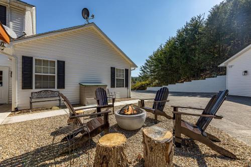 The Estate At Little Cove Chalet