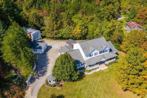 The Estate At Little Cove Chalet