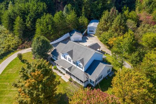 The Estate At Little Cove Chalet