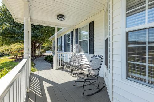 The Estate At Little Cove Chalet