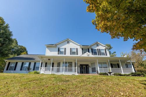 The Estate At Little Cove Chalet