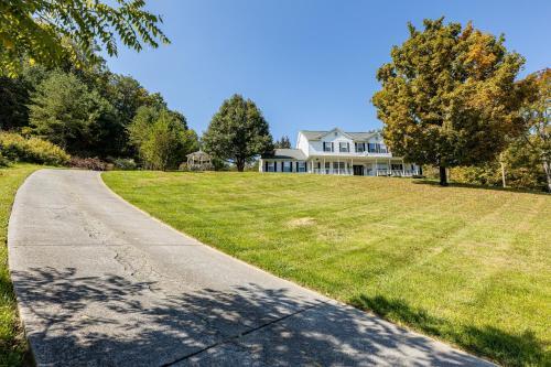 The Estate At Little Cove Chalet