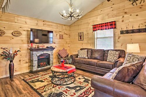 Red Moose Lodge Mtn Getaway With Hot Tub And Views!