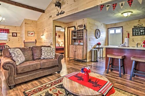 Red Moose Lodge Mtn Getaway With Hot Tub And Views!